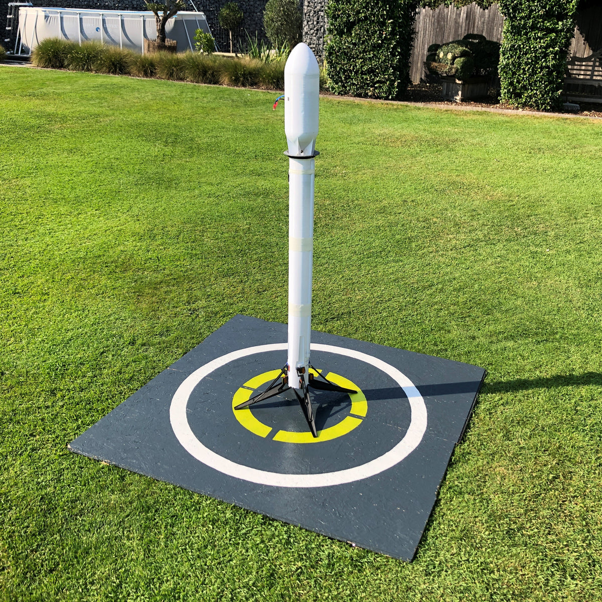 3D-printable SpaceX rocket on it's launch pad.